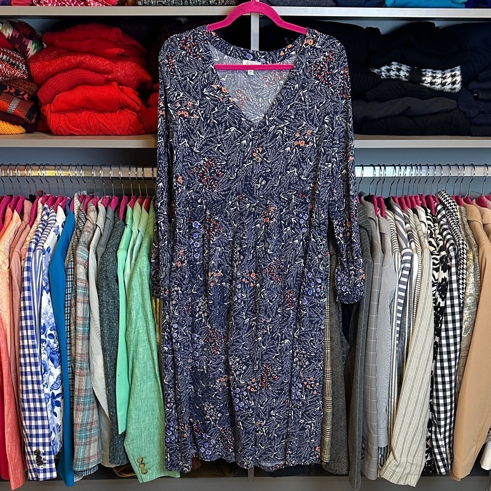 Susina navy/white floral long sleeve v neck oversized midi dress size S